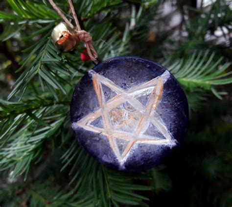 The symbolism of colors in Wicca tree ornaments